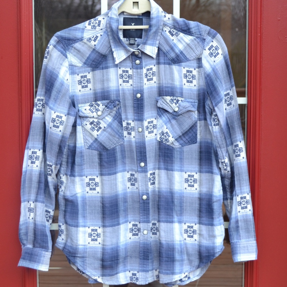 🎉 American Eagle Plaid Blue and White Shirt